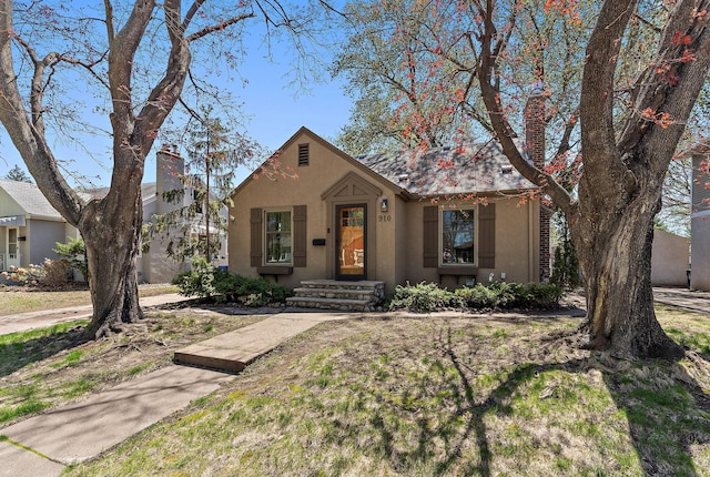 910 Nevada Ave W, Saint Paul, MN 55117 - view of front of property with stucco siding and a chimney
