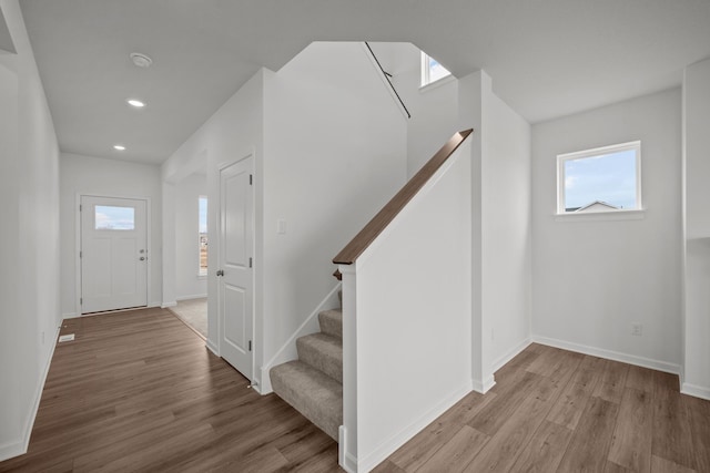 1520 Philipp Way, Shakopee, MN 55379 - foyer featuring wood finished floors, healthy amount of natural light, recessed lighting, and baseboards