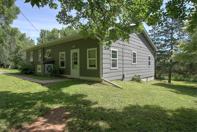 view of front of property with a front lawn