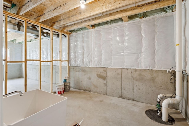 224 9th Ave Ct NW, Lonsdale, MN 55046 - unfinished below grade area featuring a sink