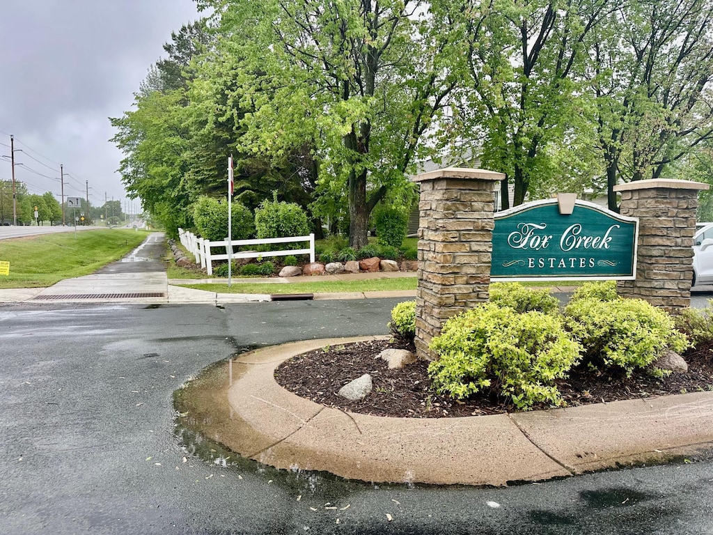 7618 Fox Creek Ct, Rockford, MN 55373 - view of community sign