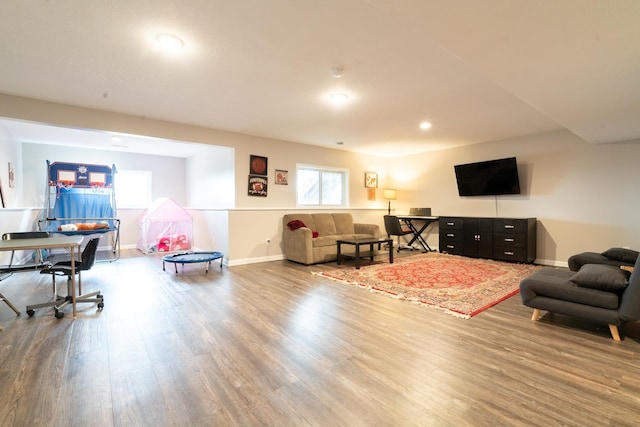 460 14th St NW, New Brighton, MN 55112 - living area with wood finished floors, healthy amount of natural light, baseboards, and recessed lighting