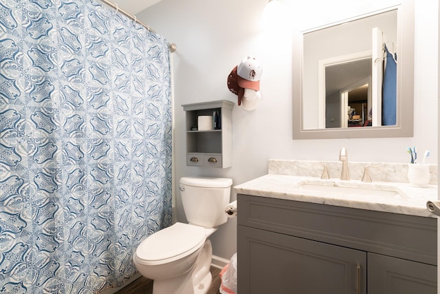 460 14th St NW, New Brighton, MN 55112 - bathroom featuring toilet, vanity, and a shower with shower curtain