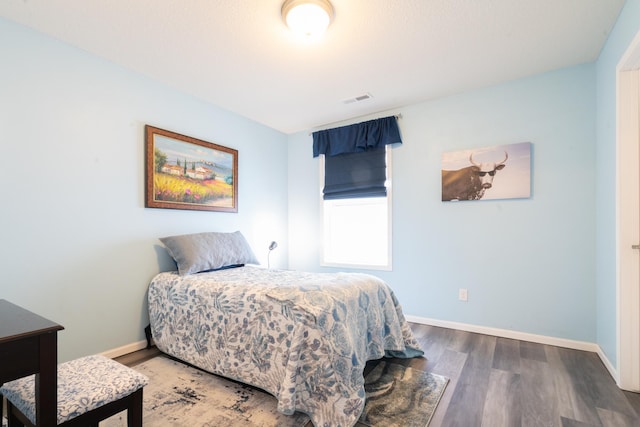 460 14th St NW, New Brighton, MN 55112 - bedroom featuring wood finished floors and baseboards