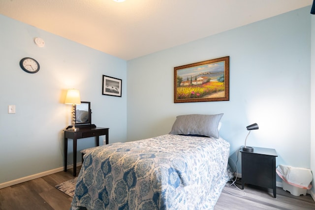 460 14th St NW, New Brighton, MN 55112 - bedroom with wood finished floors and baseboards