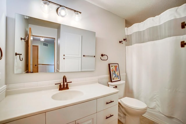 500 2nd St Unit 102, Minneapolis, MN 55401 - bathroom with visible vents, a shower with curtain, toilet, and vanity