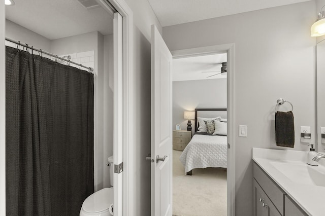 9195 Eagle Ridge Rd, Chanhassen, MN 55317 - full bath with ensuite bathroom, vanity, ceiling fan, toilet, and curtained shower