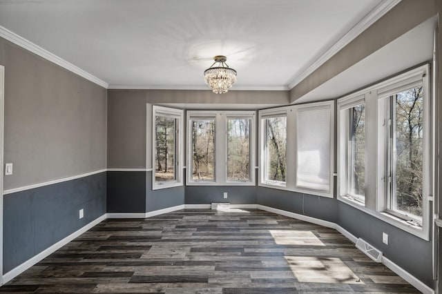 empty room featuring a chandelier, visible vents, and dark wood finished floors