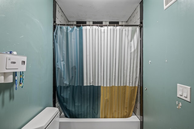 full bath with shower / bath combo with shower curtain, visible vents, and toilet