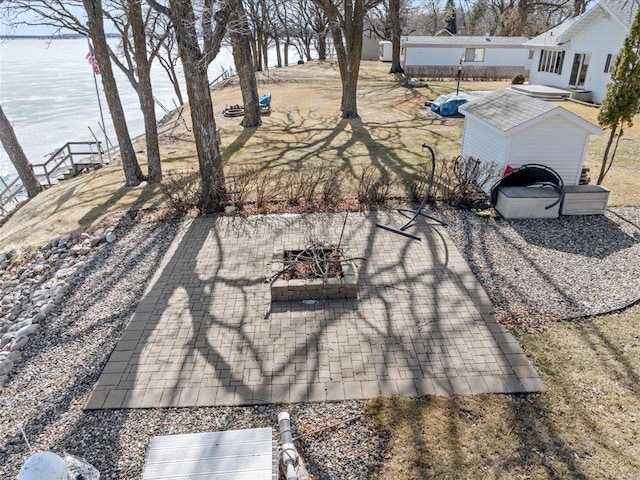 view of yard featuring a water view