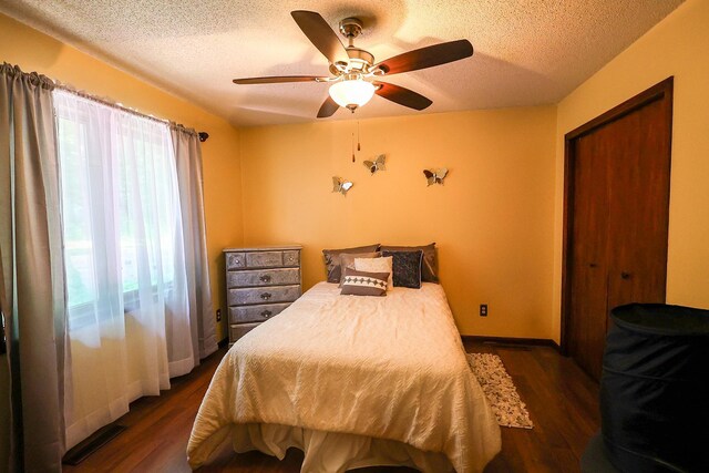 13720 Georgia Dr, Apple Valley, MN 55124 - bedroom featuring a textured ceiling, dark wood finished floors, and a ceiling fan