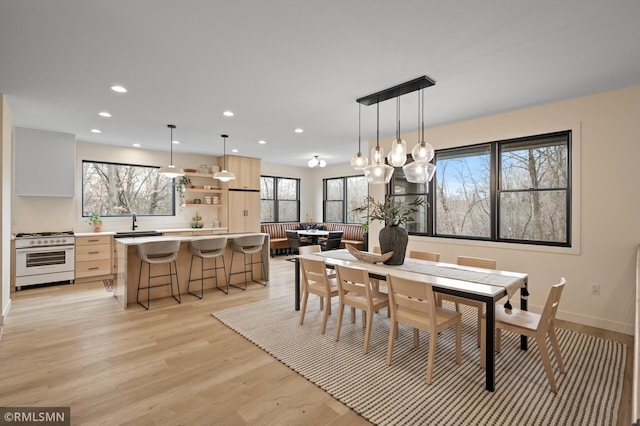 dining room with recessed lighting, light wood-style floors, and baseboards