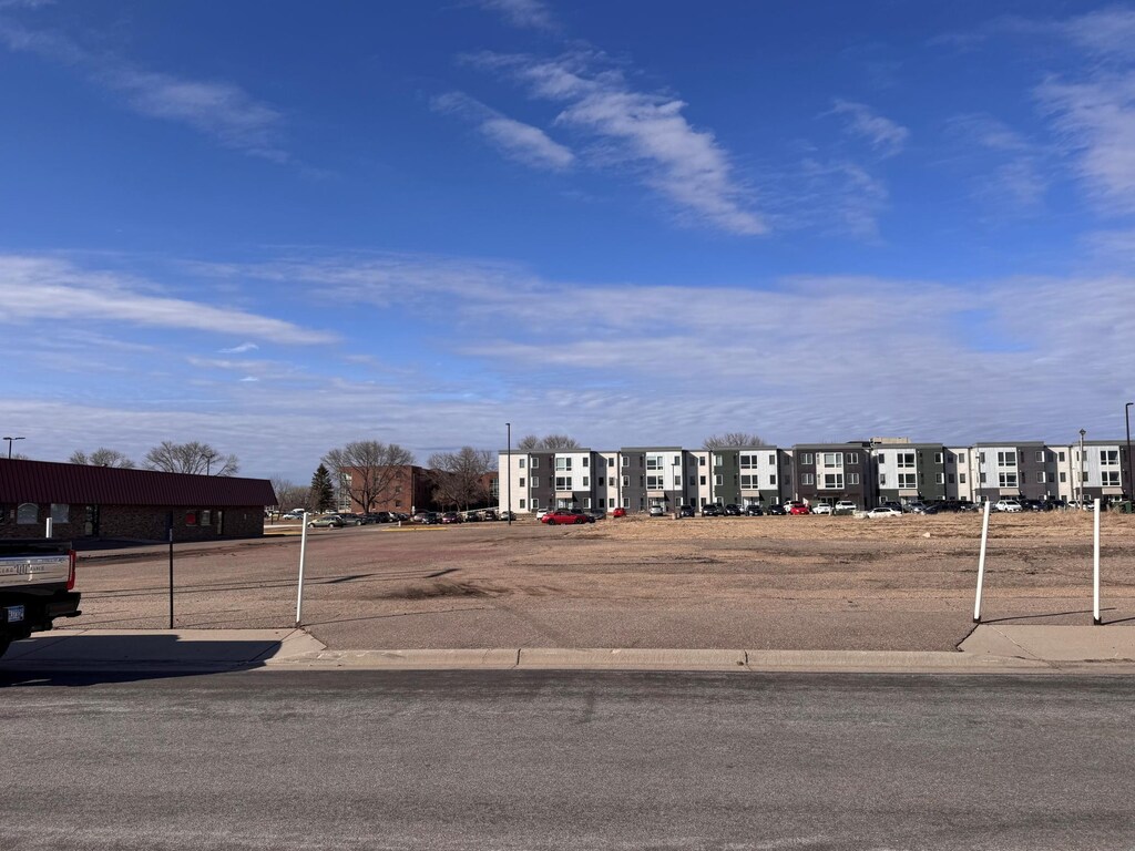 1417 College Dr, Marshall, MN 56258