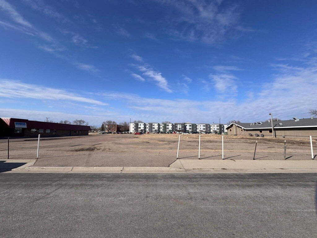 1417 College Dr, Marshall, MN 56258