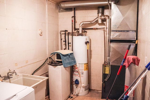 302 Elmwood St, Arlington, MN 55307 - utility room with water heater