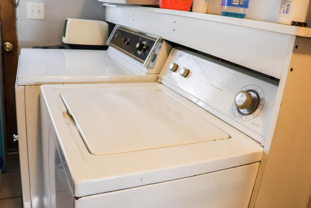 302 Elmwood St, Arlington, MN 55307 - laundry room with independent washer and dryer