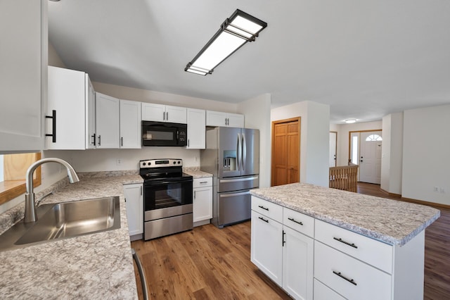 33373 Lakes Trl, Chisago Lake Twp, MN 55045 - kitchen featuring appliances with stainless steel finishes, a sink, light countertops, and white cabinetry