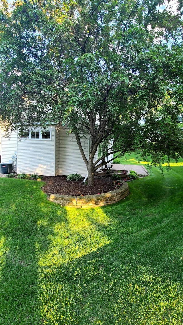 1404 19th Ave NW, Faribault, MN 55021 - view of grassy yard