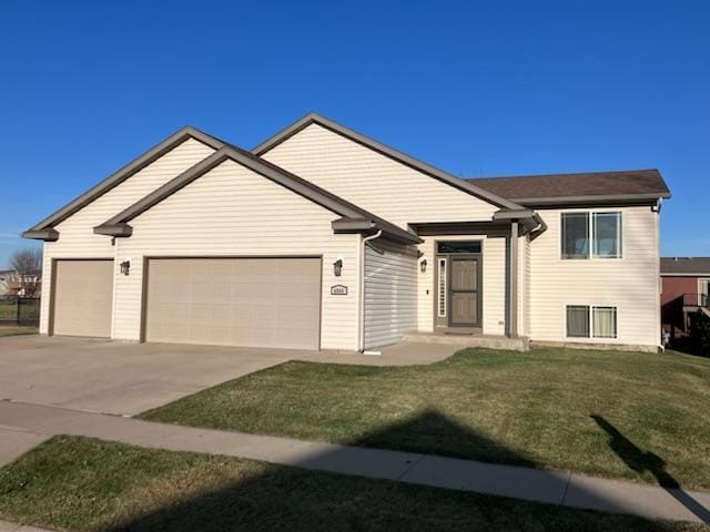 4846 Lionhart Dr NW, Rochester, MN 55901 - view of front of house featuring concrete driveway, a garage, and a front lawn