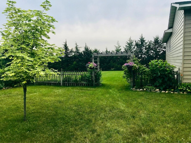 view of yard featuring fence