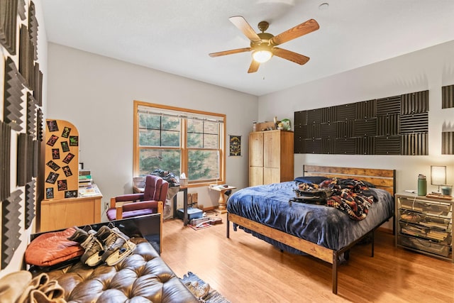 bedroom featuring wood finished floors and a ceiling fan