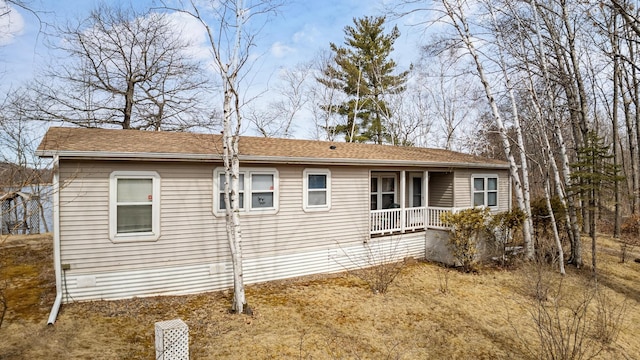 18482 Captive Lake Rd, Kathio Twp, MN 56450 - view of front of house with covered porch and a shingled roof
