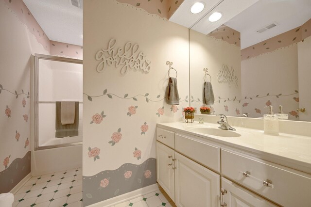 780 Virginia Shores Cir, Excelsior, MN 55331 - full bath featuring tile patterned floors, vanity, bath / shower combo with glass door, baseboards, and wallpapered walls