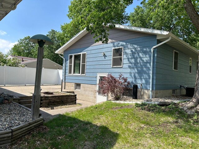 132 College Ave NE, Hutchinson, MN 55350 - rear view of property with crawl space