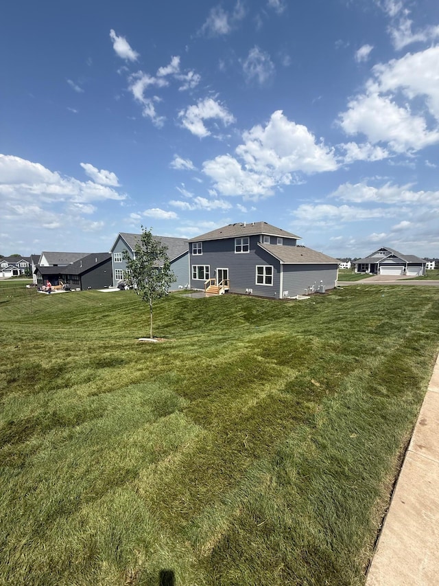10071 Arrowwood Trl, Woodbury, MN 55129 - rear view of property featuring a yard