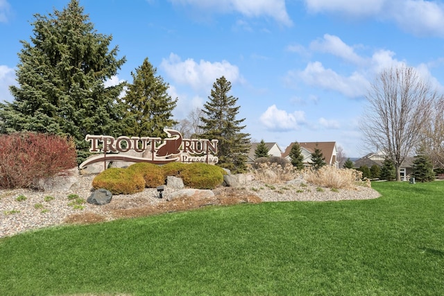 8127 Virginia Pl, Savage, MN 55378 - community / neighborhood sign featuring a lawn