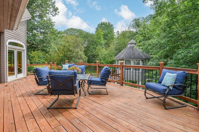 10069 Stacy Trl, Chisago City, MN 55013 - deck featuring outdoor dining area