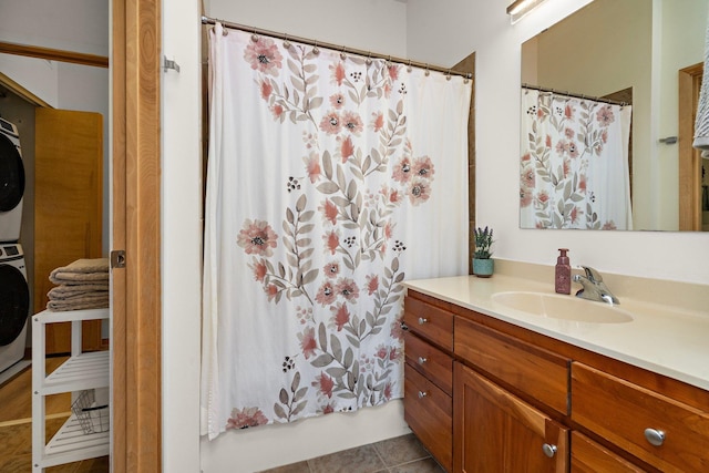 4525 Park Commons Dr Unit 221, Saint Louis Park, MN 55416 - bathroom with shower / tub combo with curtain, vanity, and stacked washer / drying machine