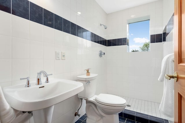 12697 177th St N, May Twp, MN 55047 - bathroom featuring tiled shower, tile walls, toilet, a sink, and tile patterned floors
