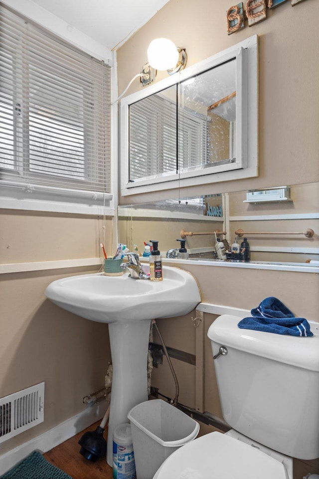 half bath featuring visible vents and toilet
