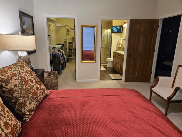 5250 Grandview Sq Unit 2406, Edina, MN 55436 - bedroom featuring carpet flooring, a walk in closet, a closet, baseboards, and ensuite bathroom
