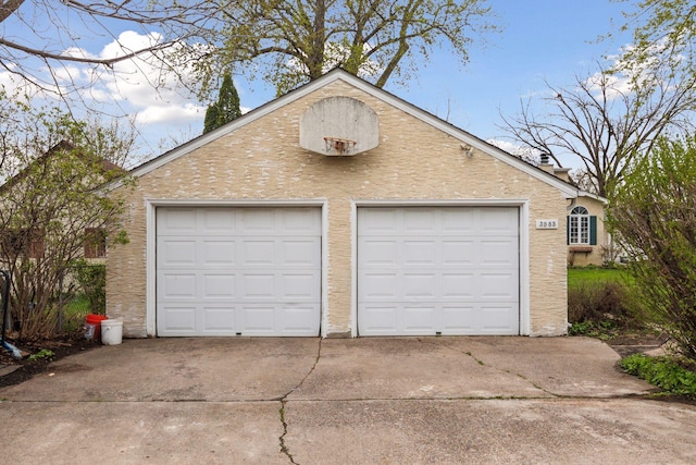 view of detached garage