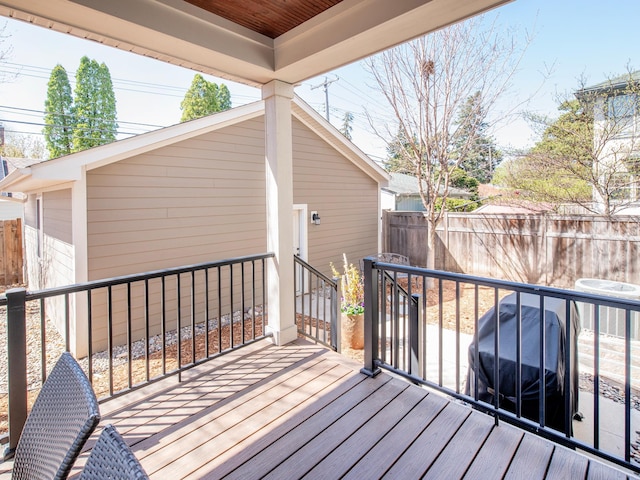 2728 Chowen Ave S, Minneapolis, MN 55416 - deck featuring fence