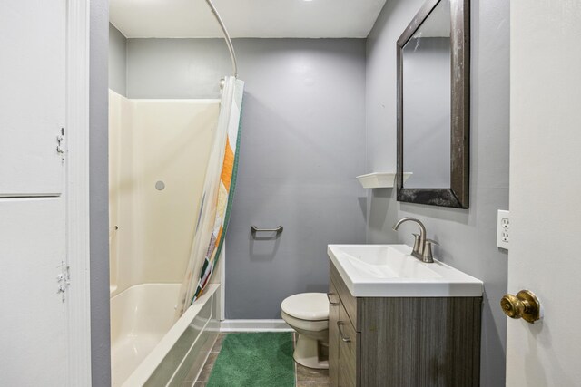bathroom featuring baseboards, toilet, vanity, shower / bathtub combination with curtain, and tile patterned floors