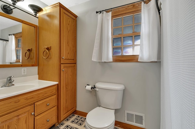616 Lake Cowdry Rd NW, Alexandria, MN 56308 - full bathroom featuring vanity and a shower with curtain