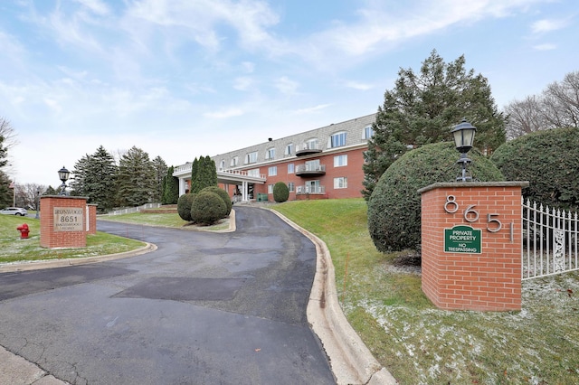 8651 Basswood Rd Unit 203, Eden Prairie, MN 55344 - view of road featuring curbs and street lighting