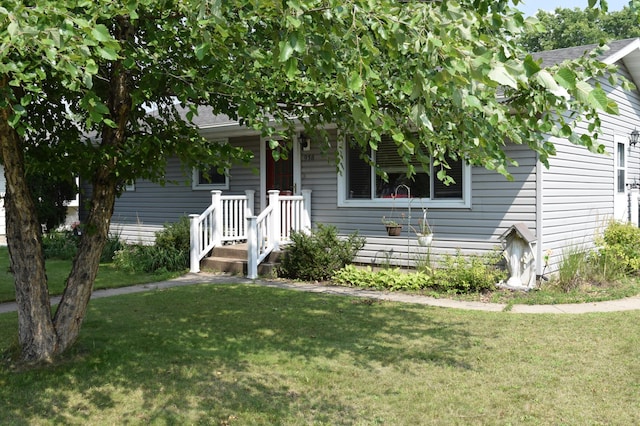 view of front of home featuring a front yard