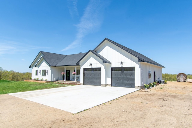 38525 Northstar Dr, Cushing, MN 56443 - modern farmhouse style home featuring driveway, an attached garage, and a front lawn