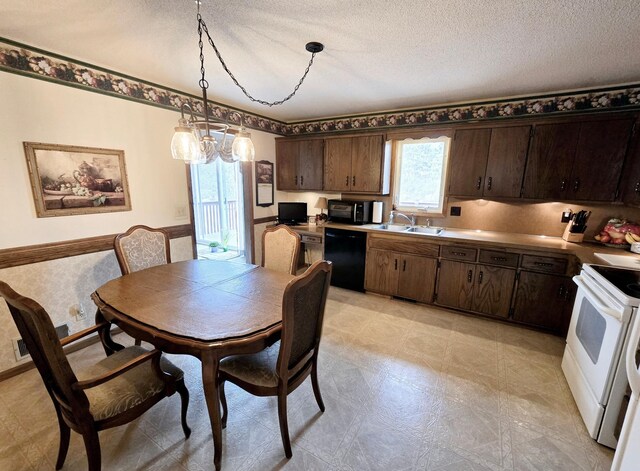 7331 175th Ave NW, Ramsey, MN 55303 - dining area featuring a textured ceiling