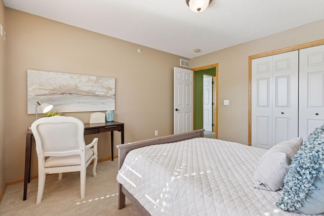 9512 Scott Ln N, Brooklyn Park, MN 55443 - bedroom with light colored carpet, a closet, a textured ceiling, and an office area