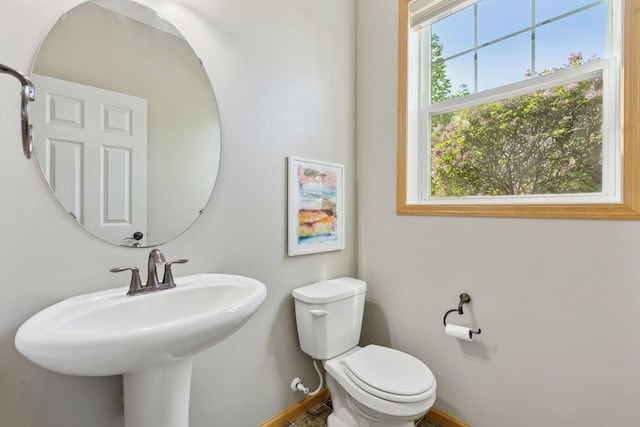 9512 Scott Ln N, Brooklyn Park, MN 55443 - bathroom featuring baseboards, toilet, and a sink