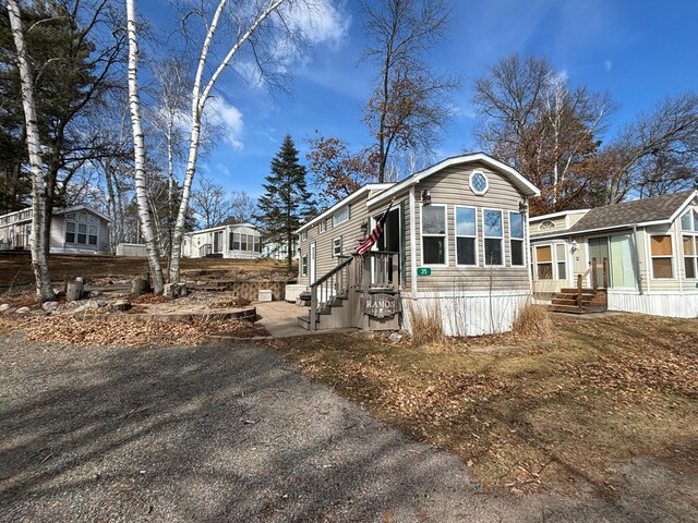 manufactured / mobile home with entry steps