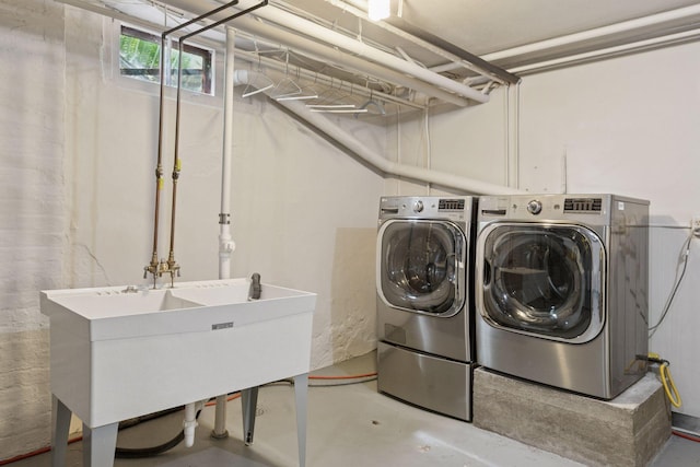 2924 Farwell Ave, Minneapolis, MN 55411 - laundry area featuring washing machine and clothes dryer