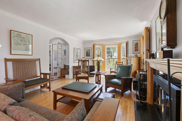 2924 Farwell Ave, Minneapolis, MN 55411 - living area featuring arched walkways, ornamental molding, and light wood-style floors