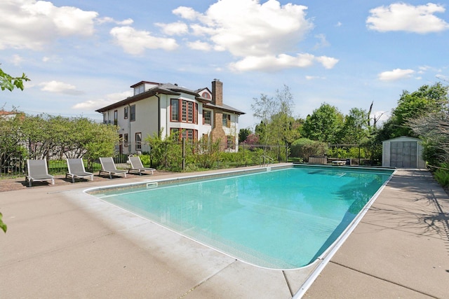 2924 Farwell Ave, Minneapolis, MN 55411 - swimming pool featuring a patio and a diving board
