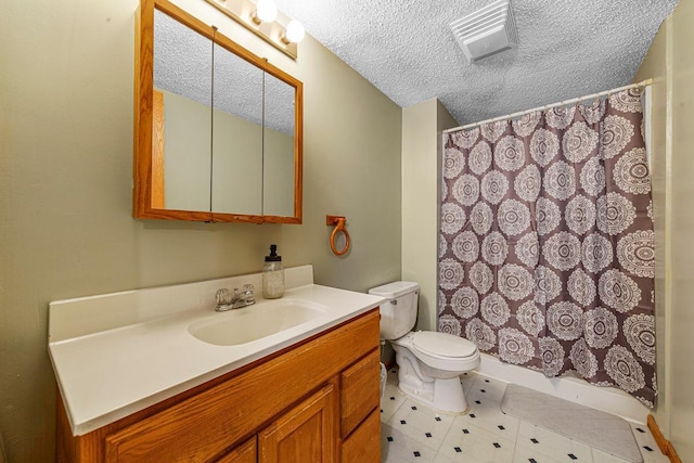 bathroom with a shower with shower curtain, toilet, vanity, and a textured ceiling